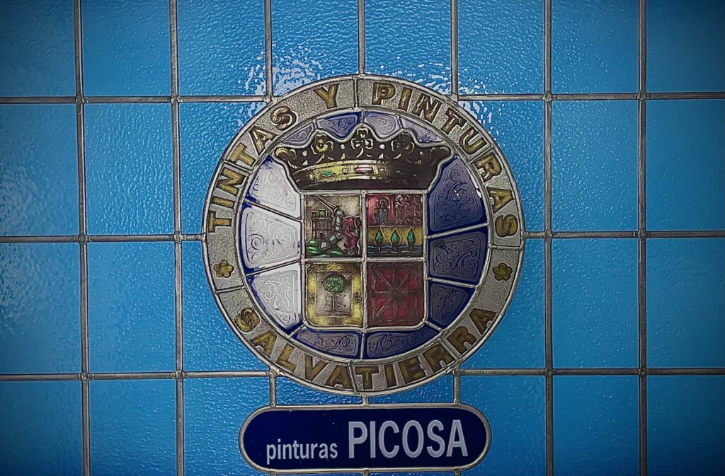 Escudo de Tintas y Pinturas Salvatierra - marca Picosa de Dekoin 98