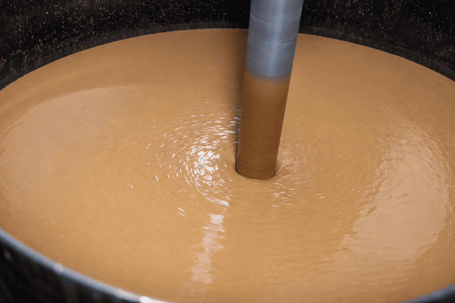 Fabricación de pintura industrial: proceso completo, control de calidad y rendimiento