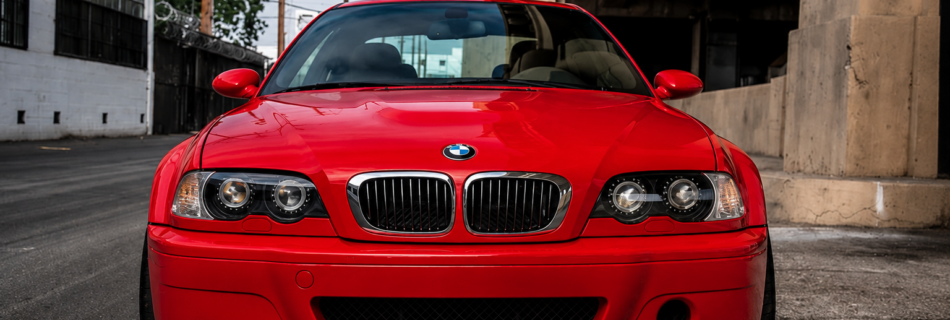 BMW M3 E46 rojo en exterior con acabado brillante, resaltando la profundidad y el brillo del Barniz MS de Picosa Auto.
